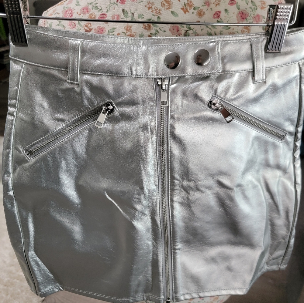 NWT Silver Metallic Mini Skirt - Picture 5 of 6
